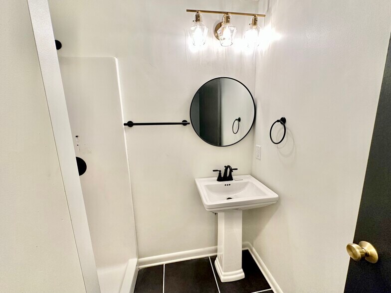Master Sink - 913 Lynden Blvd