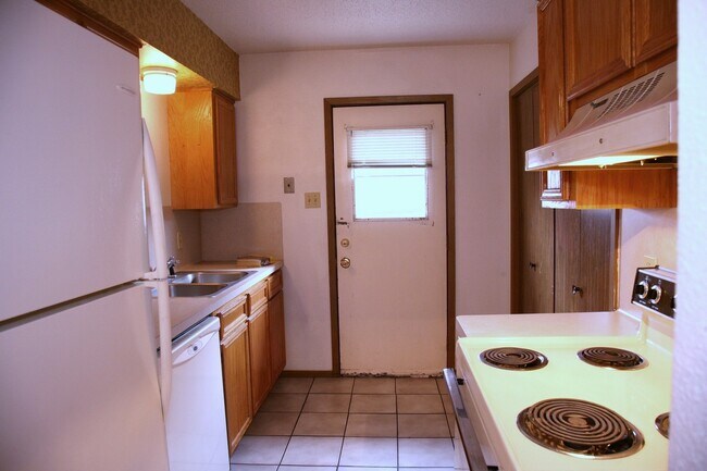 Building Photo - 6335 Bedford Dr