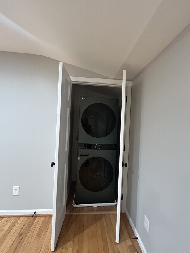 Building Photo - Newly Renovated 3-Bedroom, 2-Bath Home with Spacious Deck & Large Yard