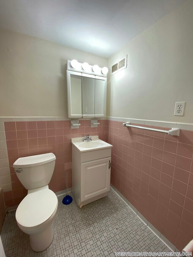 Building Photo - 1799 Centre St