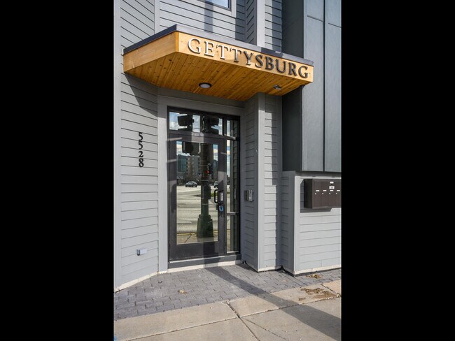 Building Photo - 5528 W Gettysburg St