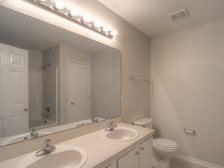 Building Photo - 7317 Ironside Dr E