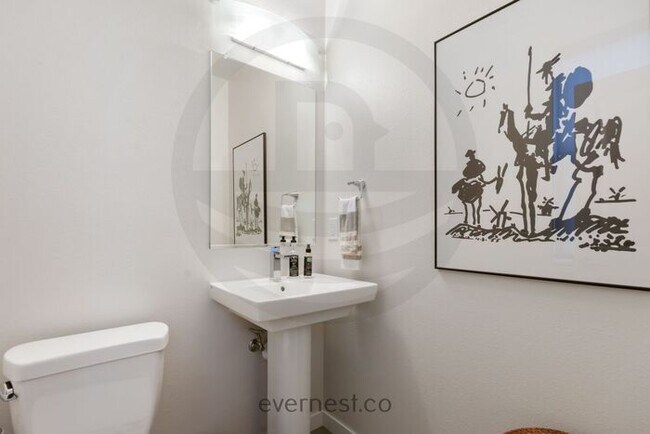 Building Photo - Beautiful Two Bedroom Townhome in Denver -...