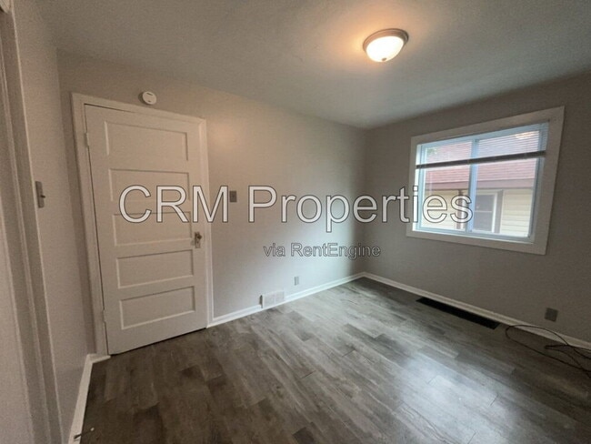 Building Photo - 714 E Vaile Ave