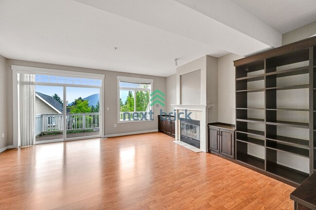 Building Photo - 3 BED & 3.5 BATH FOR RENT