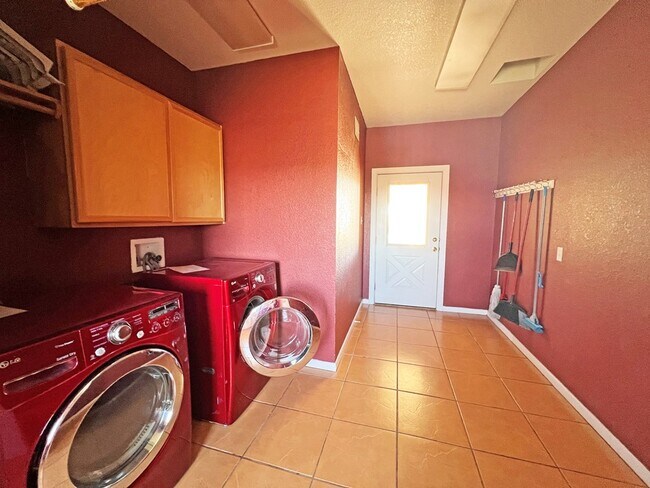 Building Photo - 101 Capt Lee