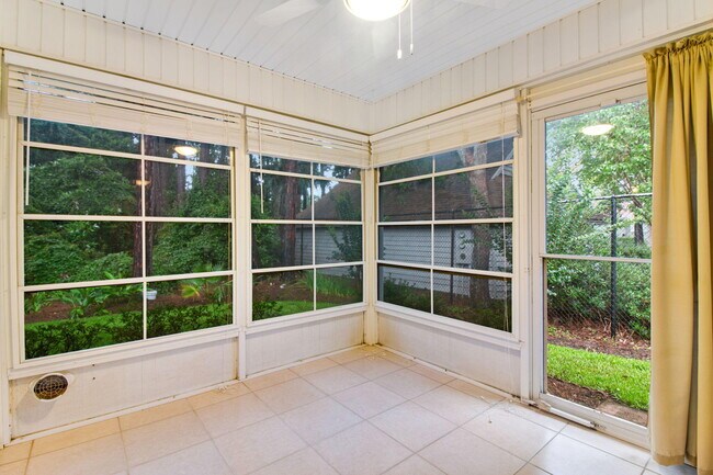 Building Photo - 366 Bay Tree Dr