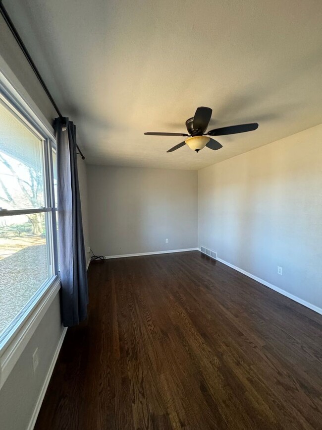 Building Photo - Spacious 4-Bedroom, 2-Bath Home for Rent i...