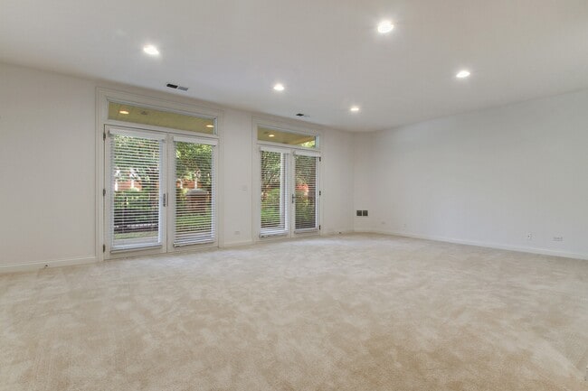 Building Photo - 1802 Admiral Ct