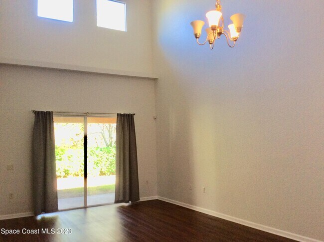 Building Photo - 812 Middleton Dr SW