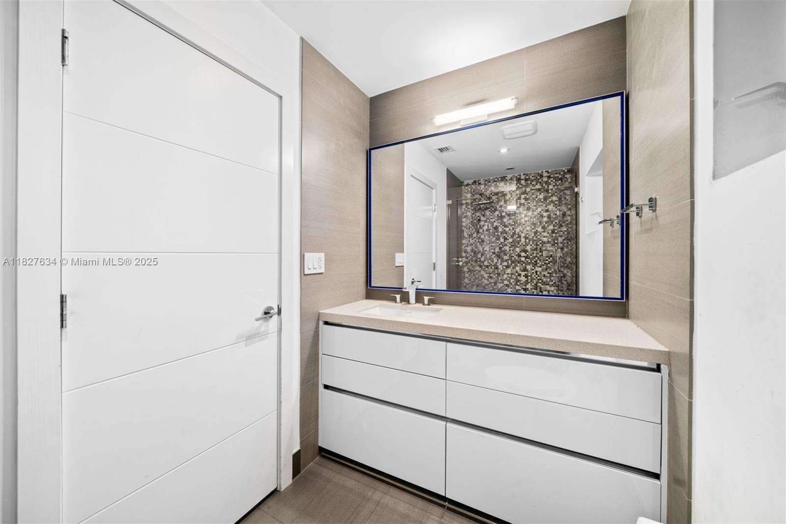 Building Photo - 9000 Arvida Dr