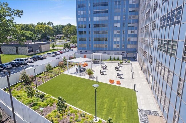Building Photo - 333 W Meyer Blvd