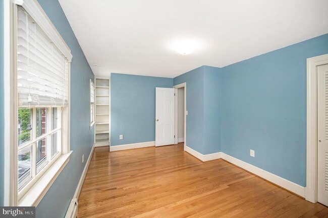 Building Photo - 1321 Royston St