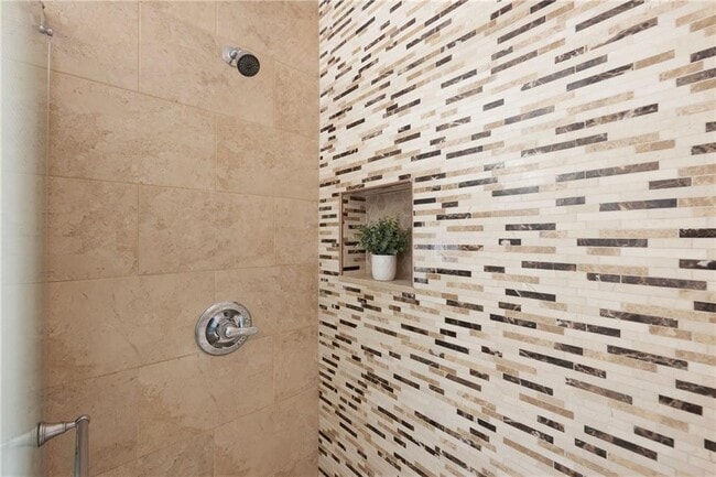 Building Photo - 231 Maple Ave