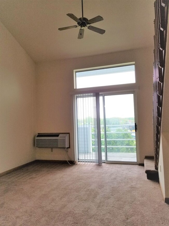 Building Photo - Cozy 1 bedroom loft apartment.. AVAILABLE!!