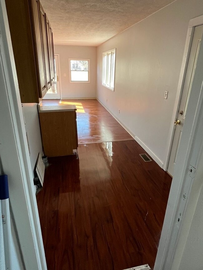 Building Photo - Great 2br/2ba home with large yard and large bonus room!