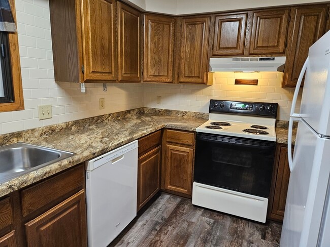 Building Photo - 216 Union St NE