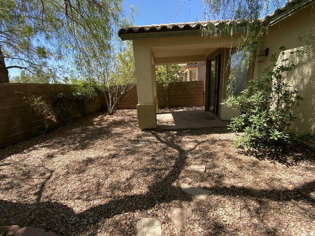 Building Photo - Carry Over Showing: This property has been...