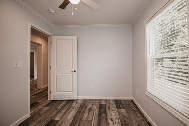 Building Photo - Inviting 3 bed, 2 bath Mount Pleasant rental