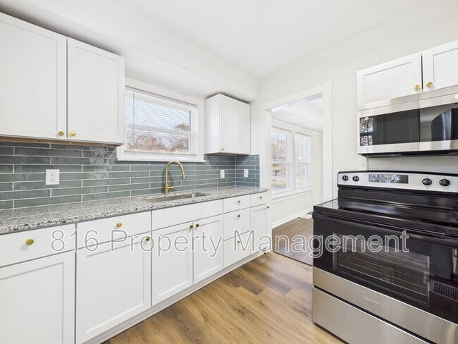 Building Photo - 4542 Chestnut Ave