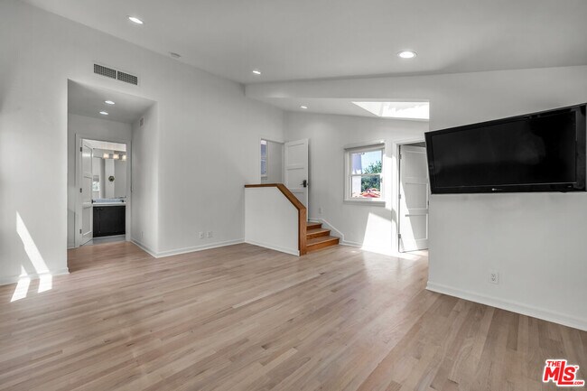 Building Photo - 1521 Midvale Ave