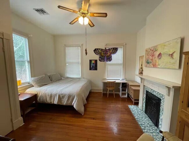 Building Photo - 6021 Coliseum St