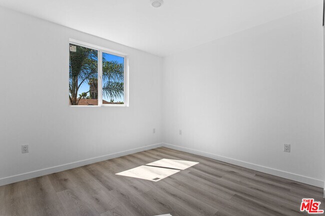 Building Photo - 442 E 118th St
