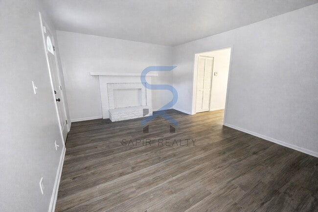 Building Photo - Charming 2BR/1.5BA All-Electric Home Next to Community Playground!