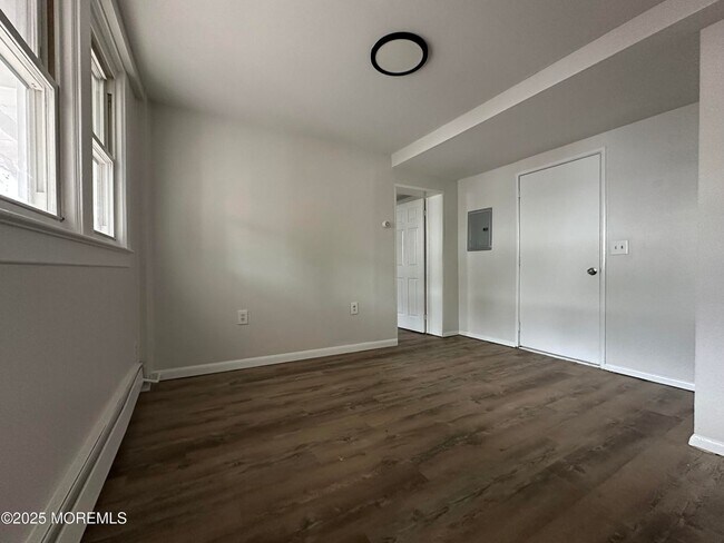 Building Photo - 1320 3rd Ave
