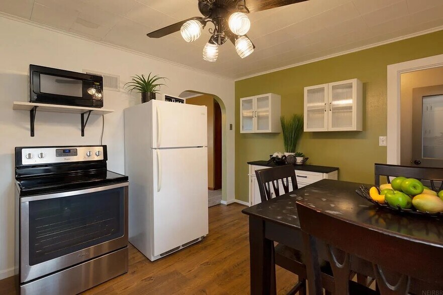 Building Photo - 241 Carrington Ave