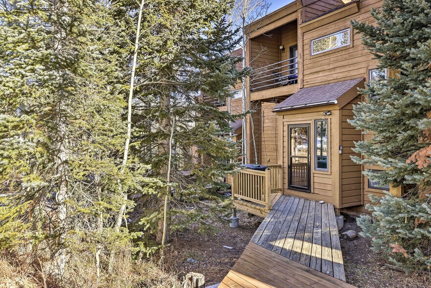 Building Photo - 163 Burgundy Cir