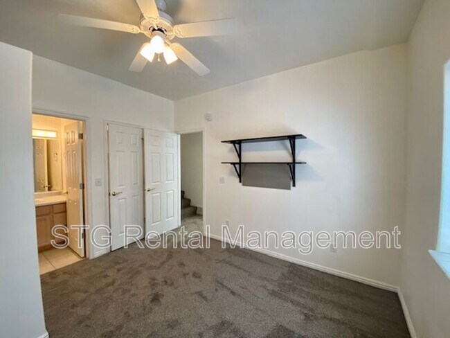 Building Photo - 2215 Chandler Dr