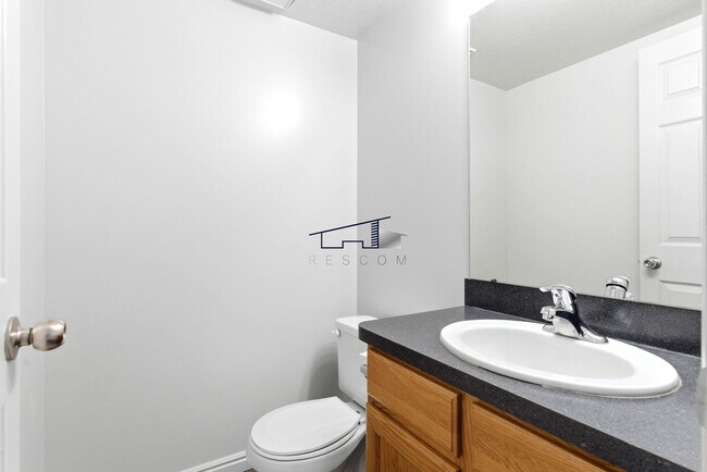 Building Photo - Fantastic West Haven Townhome for Lease!