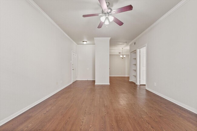 Building Photo - A perfect blend of comfort and convenience!