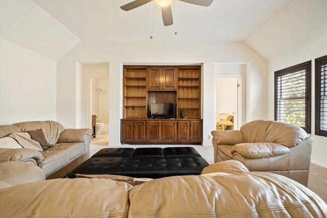 Building Photo - 5511 Courtyard Dr