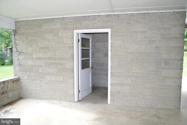 Building Photo - 6056 Lincoln Way W