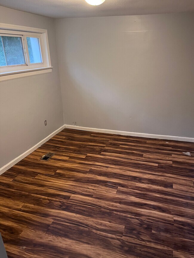 Building Photo - 1309 Swope Dr