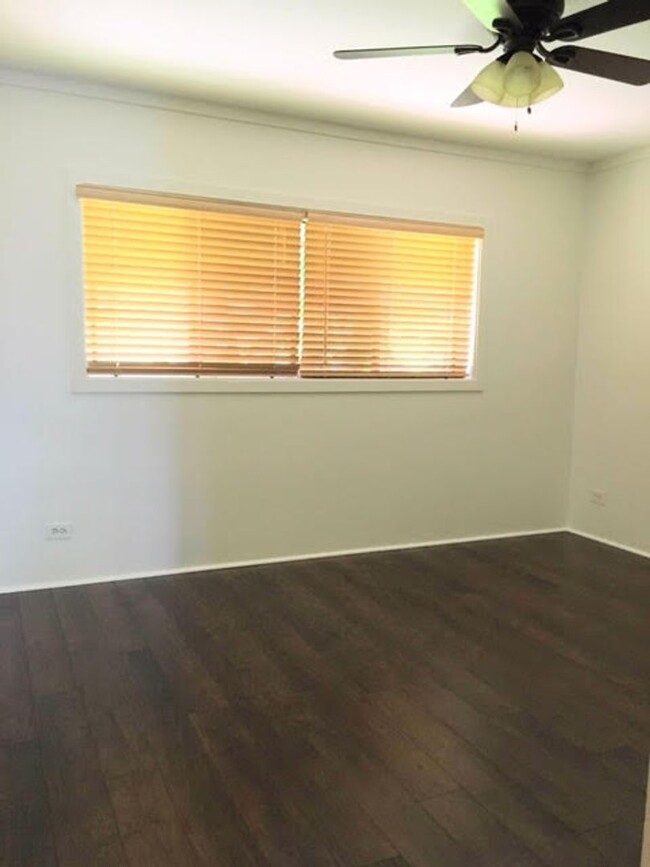 Building Photo - 1 bed, 1bath at Hale Royal, Unfurnished, g...