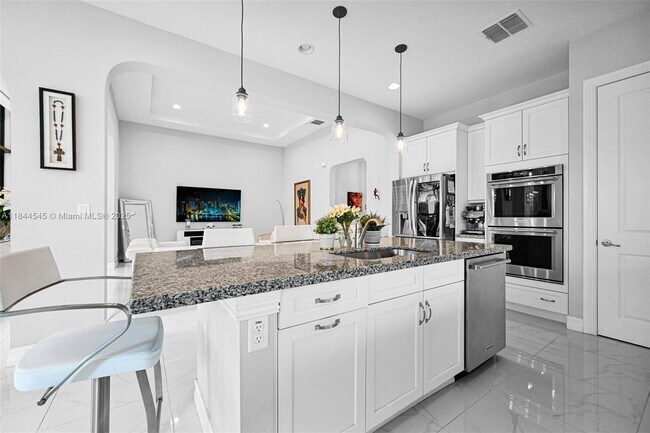 Building Photo - 8855 Watercrest Cir W