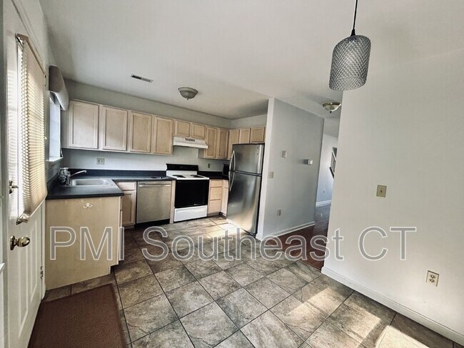 Building Photo - 310 Boston Post Rd