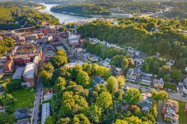 Building Photo - 161 Broadway