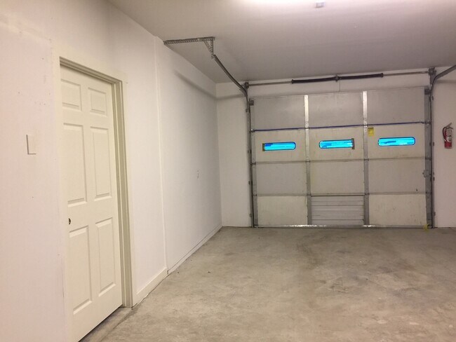 Building Photo - Residence with Large Shop in Ephrata
