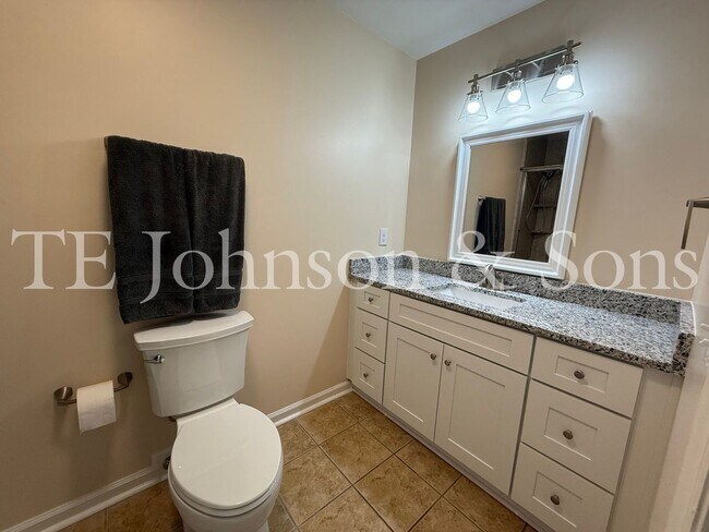Building Photo - 3 Bedroom Close to Mt. Tabor