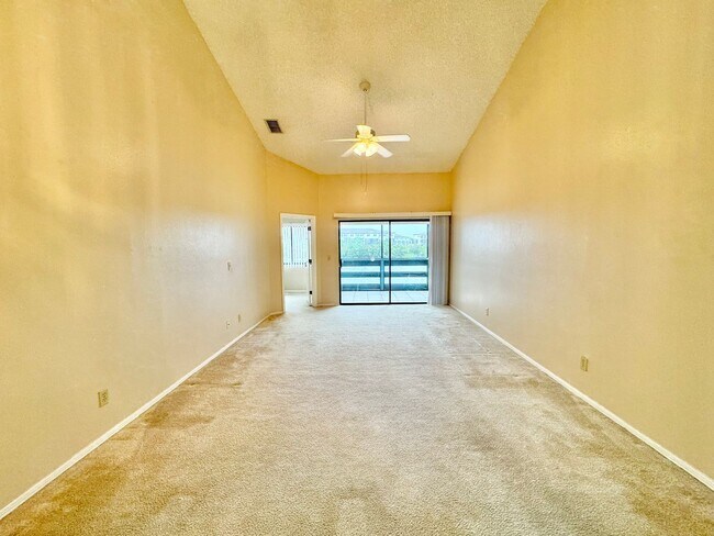 Building Photo - Winterset Condo