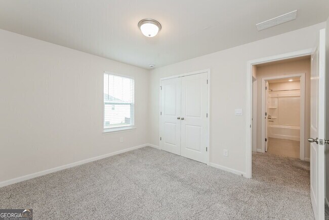 Building Photo - 5834 Un Grv Dr