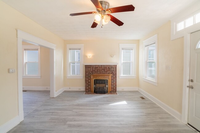 Building Photo - Charming, Renovated House in Portsmouth