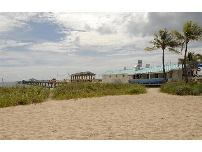 Building Photo - 4445 El Mar Dr