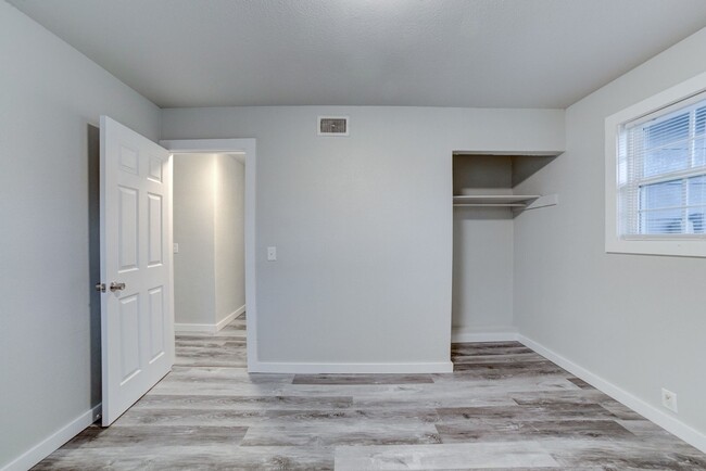 Building Photo - MUST SEE Remodeled Sapulpa Home