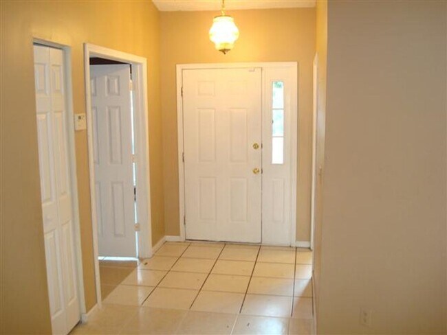 Building Photo - Southside Estates Beauty!  3 Bedrooms 2 Bathroom