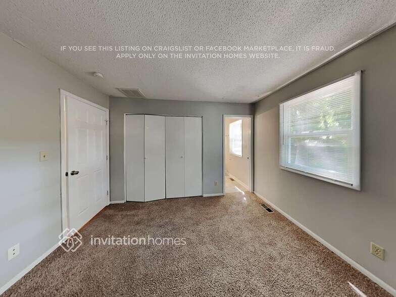 Building Photo - 400 N Sharon Amity Rd
